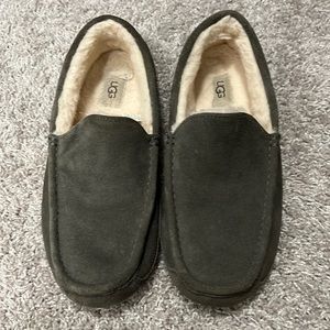UGG mens fuzzy house slippers